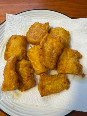 cooked fish or chicken pieces set aside